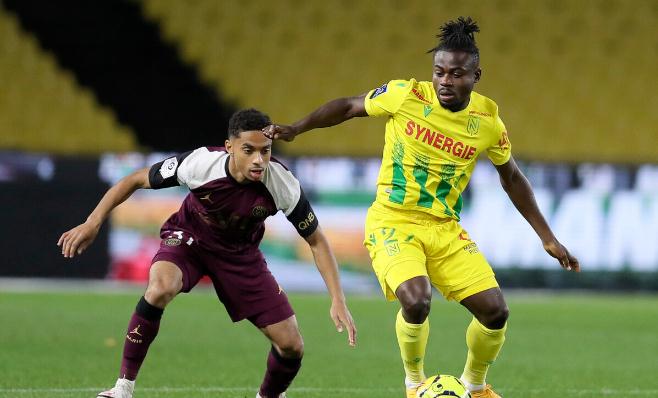  布雷斯特门将超神扑救零封巴黎  